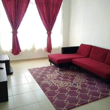 Homestay Pelangi Mall Кота-Бару Экстерьер фото